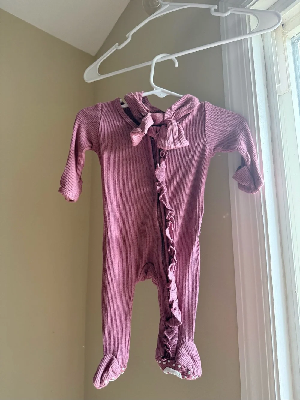 Caden Lane Ribbed Ruffle One-Piece Footed with Bow - Mauve Pink